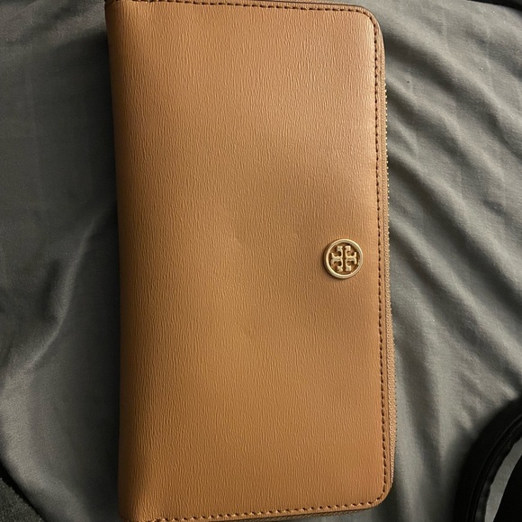 Tory Burch Handbags - Tory Burch wallet wristlet